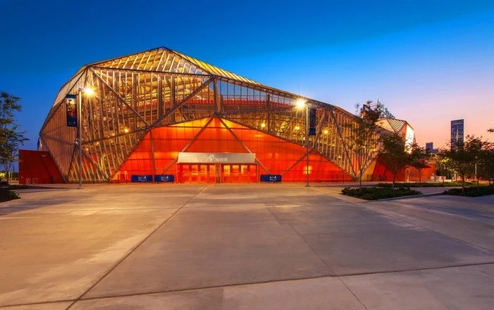 Shell Energy Stadium 半透明插接板围护近景