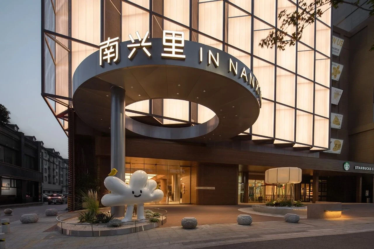 商业建筑入口与透光立面